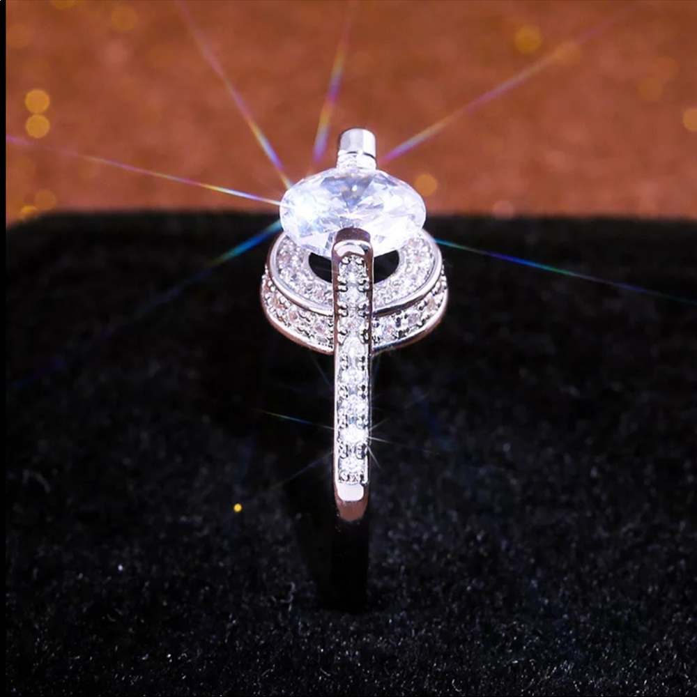 New Luxury 925 Silver Diamond Engagement Ring - Picture 4 of 6